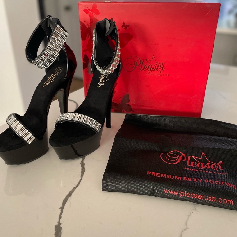 NEW PLEASER  Kiss-269RS Heels, Sz 8